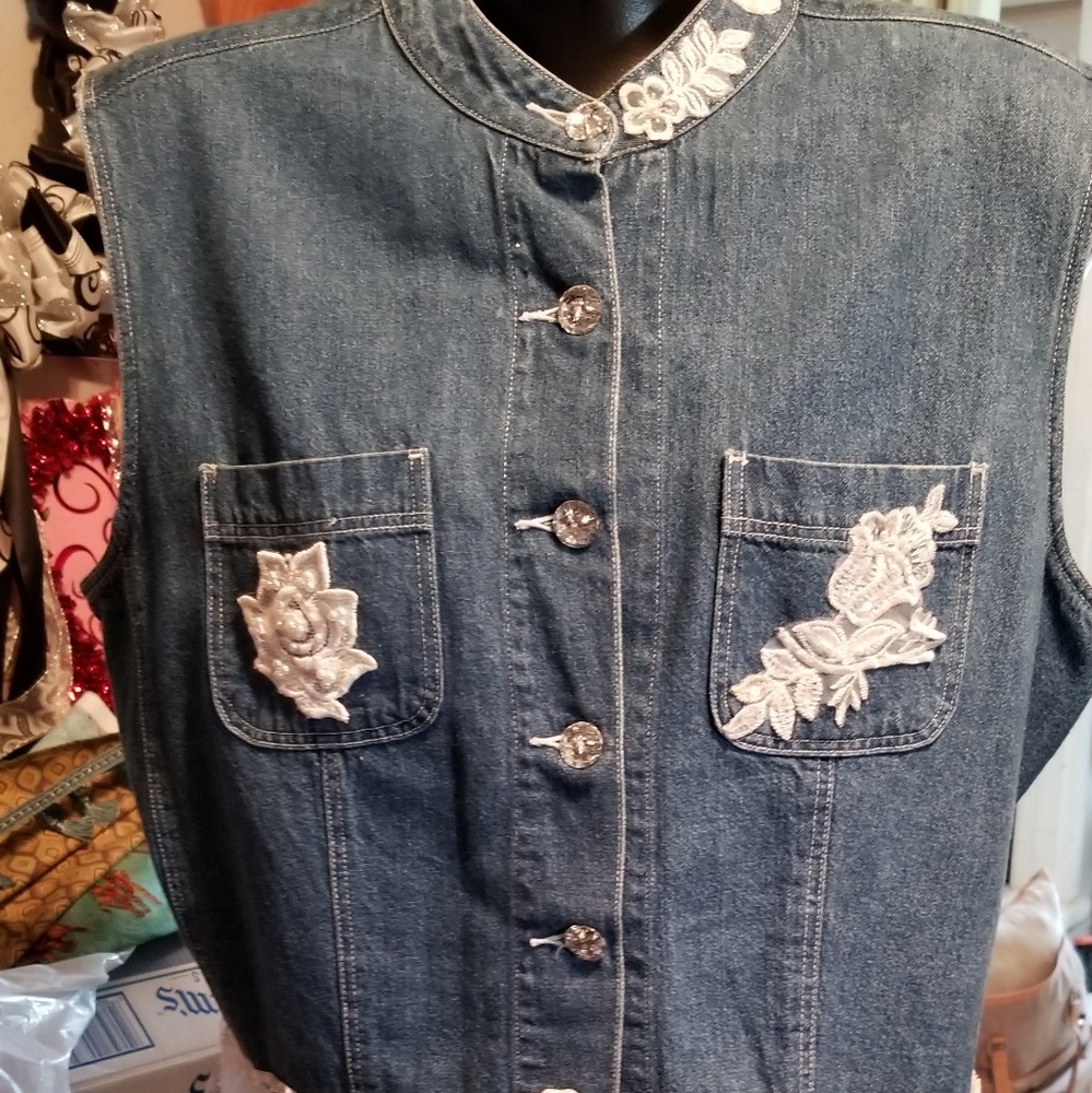 Vest upscaled